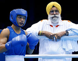 India's Devendro Singh Laishram waits in his corner during his Men's Light Fly (49kg) quarter-final boxing match against Ireland's Paddy Barnes at the London Olympic Games August 8, 2012. REUTERS