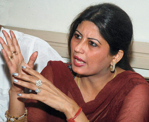 Rs 92 lakh, jewellery found in Fiza's house