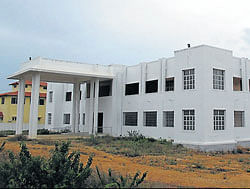 The newly-constructed taluk office building lies vacant in Mandya. dh photo