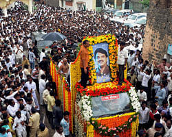 Crowd of mourners during the funeral ceremony of Union Minister Vilasrao Deshmukh in Latur on Wednesday. PTI Photo