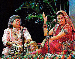 classical music Malini Awasthi (L) and her guru vidushi Girija Devi performed at SKPs annual Thumri festival.