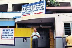 Hygienic: The toilet at Shivajinagar Bus Station is relatively clean.