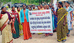 Bharathiya Mahila Okkuta Kodagu members staging a protest against the report on Mangalore homestay submitted by State Womens Commission Chairperson, in front of Deputy Commissioners office on Tuesday.