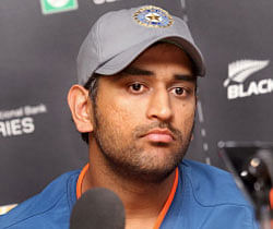 Dhoni not invited to Laxman's late night party