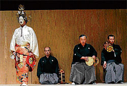 foreign drama Japanese artistes perform Noh drama.
