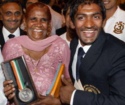 Olympic wrestler Yogeshwar Dutt poses with his mother Sushila Devi after receiving Rajiv Gandhi Khel Ratna 2012 award at President's House in New Delhi on Wednesday. PTI