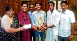 being vocal Winners of bilingual debate competition Manthan 2012.