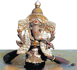 Eco-friendly Ganesha, without floral decoration.