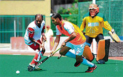 in superb touch: Punjabs Akashdeep Singh (centre) attempts to dribble past  N Din (left) of Chhattisgarh during their National Championship match on Monday. dh photo