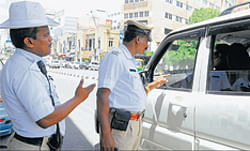 irresponsible Despite regular campaigns by the traffic police, many car owners still havent removed the sun films.