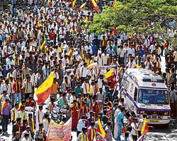 Cauvery chorus : Protesters take out a rally from the National College Grounds to the Raj Bhavan. DH Photos