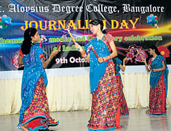 Students perform dandiya at the event.