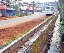 A drainage which flows near Kohinoor road in Madikeri. dh photo