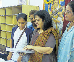 Jane Dsouza shows her first day cover collection to connoisseurs during the expo at Pandeshwar Head Post Office on Sunday. (Inset) A First Day Cover issued by India Post on Soviet leader Vladimir Lenin. DH Photos