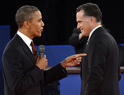 Moderator Candy Crowley (C) speaks to US President Barack Obama (L) and Republican presidential candidate Mitt Romney (R) at the start of the second presidential debate against on October 16, 2012 at Hofstra University in Hempstead, New York. AFP PHOTO