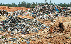Deepening crisis: Mandur residents did not allow garbage to be dumped at the landfill on Wednesday, accusing the Palike of going back on its promise that it would process old garbage and stop dumping more garbage.