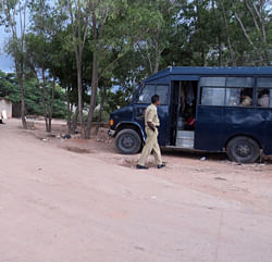 Policemen deployed at Mandur. DH Photo