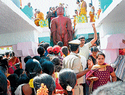 Ceremony: Devotees make a beeline to witness mastakabhisheka of Lord&#8200;Bahubali at Gommatagiri, Hunsur taluk,  in Mysore district on Sunday. dh photo
