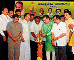 JD(S) State President H D Kumaraswamy inaugurates the convention of the party workers at Town Hall in Mangalore on Monday. Sridevi Education Trust President A Sadananda Shetty, Congress leaders Zamir Ahmed Khan, Amarnath Shetty and others are present. dh photo