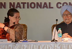 Congress Party President Sonia Gandhi (L) and Indian Prime Minister Manmohan Singh attend the Central Ministers and Congress Working Committee (CWC) members meeting in Surajkund, some 40 kms from New Delhi, on November 9, 2012. Congress top leaders gathered in Surajkund November 9 to deliberate on political and economic issues facing the government and ruling party. AFP PHOTO/RAVEENDRAN