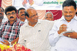 smiles all: President of Karnataka Janata Paksha (KJP) Dhananjay Kumar pats organisational secretary Ka Pu Siddalingaswamy at a meeting of youth workers in Mysore on Sunday. Secretary of KJP and cine actor Madan&#8200;Patel looks on. dh photo