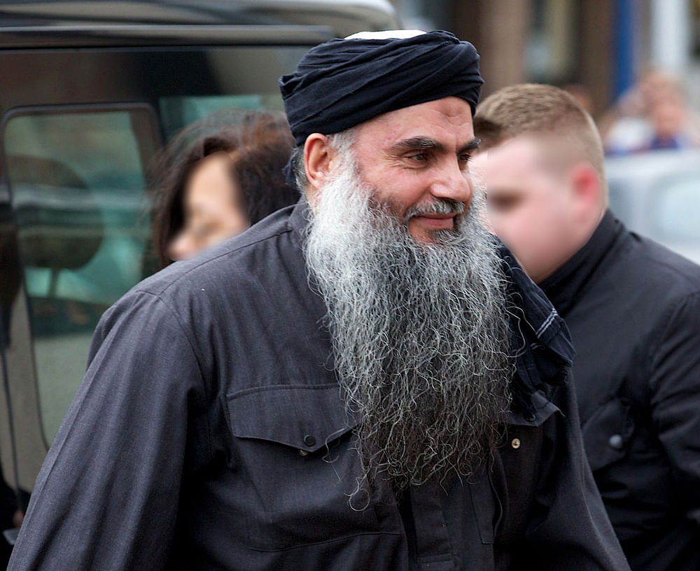 Abu Qatada arrives at his home in northwest London on November 13, 2012, after he was released from prison. Britain released the radical Islamist preacher from prison on bail after judges ruled that the man dubbed Osama bin Laden's right-hand man in Europe should not be extradited to Jordan. AFP PHOTO