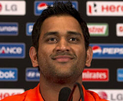 Dhoni rules out three spinners