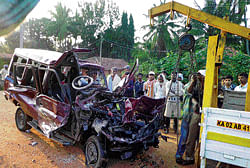 Mangled remains of the SUV that was involved in an accident at Channarayapatna.  DH Photo