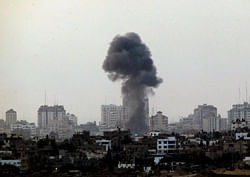 Black smoke rises after an Israeli air strike in the central Gaza Strip towards Israel November 19, 2012. Israel bombed dozens of targets in Gaza on Monday and said that while it was prepared to step up its offensive by sending in troops, it preferred a diplomatic solution that would end Palestinian rocket fire from the enclave. REUTERS