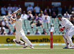Australia's David Warner (L) plays a shot off the bowling of South Africa's Imran Tahir during their second cricket test match at the Adelaide cricket ground November 22, 2012. REUTERS
