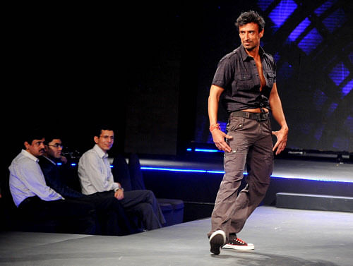 Indian Bollywood actor Rahul Dev walks the ramp during a Future Lifestyle Fashion event in Mumbai on November 21, 2012. AFP PHOTO/STR