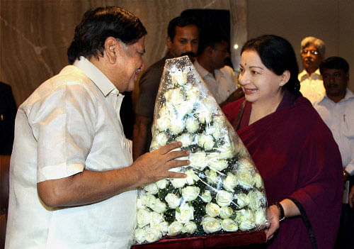Bengaluru: Tamil Nadu Chief Minister J Jayalalithaa presenting a bouquet to her Karnataka counterpart Jagadish Shettar during their meeting on the Cauvery water sharing issue in Bengaluru on Thursday. PTI Photo