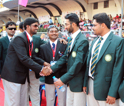 Indian Blind Cricket Team Captain Shekar Nayak and Wicket Keeper Prakash Jayaramaiah greeting to the Pakistan Blind cricket players Masood Jaan, Mohammad Akram, Irfaan Majeed, nisar Ali and others who are participating in First 'T20 World Cup' for the blind organised by Samarthanam Trust for the Disabled at Shri Kanteerava Stadium in Bangalore on Saturday. DH [hoto