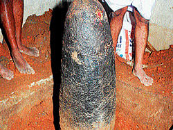 The linga which was found further lengthy, at the time of removing at Pathaleshwara Temple in&#8200;Belur on&#8200;Saturday. dh photo