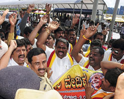 Workers of Karnataka Rakshana Vedike protest against Cauvery issue at international air port in Bengaluru on Thursday. PTI