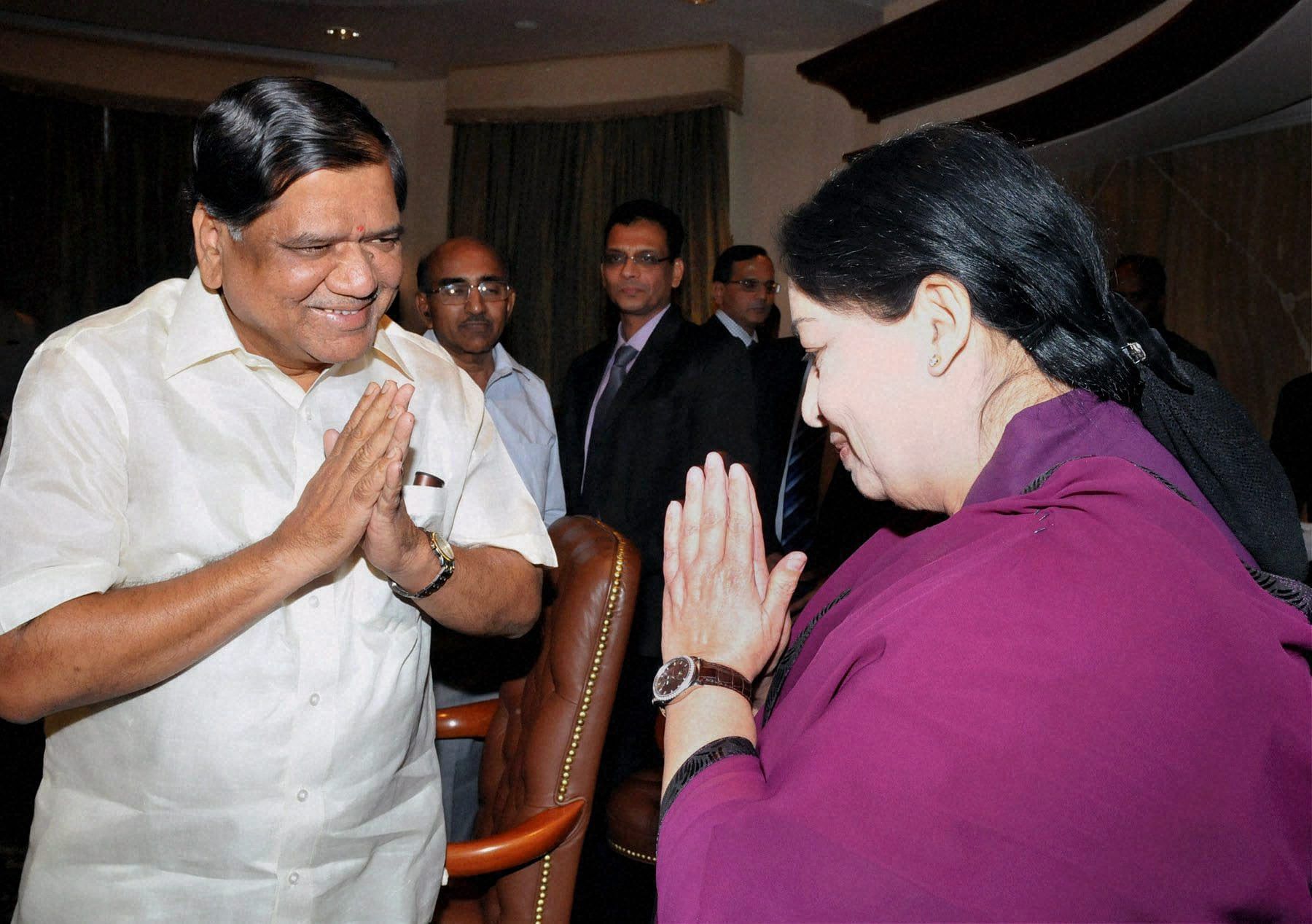Tamil Nadu Chief Minister J Jayalalithaa and her Karnataka counterpart Jagadish Shettar exchange greetings during a meeting on the Cauvery water sharing issue in Bengaluru on Thursday. PTI Photo
