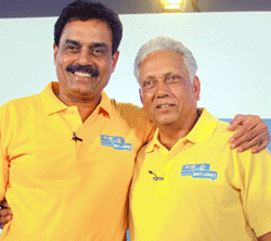 Former cricketers Mohinder Amarnath and Dilip Vengsarkar at a show in Pune on Monday. PTI Photo