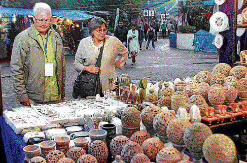 Earthy INA Dilli Haat is hosting artworks and handicrafts by the best artisans of India.
