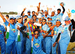 Indian Blind Cricket Team players with T20 World Cup Trophy. DHphoto
