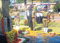 remembering the heroes of nation: IGP (Western Range) Pratap Reddy salutes the Martyrs Memorial on the day of Vijay Divas in Kadri on Sunday. DH Photo