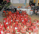 With gas agencies refusing to provide LPG cylinders at  subsidised rates, customers face a tough time. DH file PHOTO