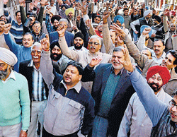 Protests by bank unions have centred on the banking bills proposal to increase private shareholder voting rights in public sector banks from 1 per cent to 10 per cent and plans to allow state-owned banks to raise more private and overseas funding. PTI
