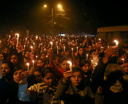 Demonstrators hold candles during a candlelight vigil for a gang rape victim who was assaulted in New Delhi December 29, 2012. A woman whose gang rape provoked protests and a rare national debate about violence against women in India died from her injuries on Saturday, prompting promises of action from government that has struggled to respond to public outrage. REUTERS
