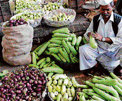 The prices of vegetables and fruits this winter have shot up.