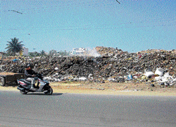 The garbage mound at Venkateshapuram. DH photo