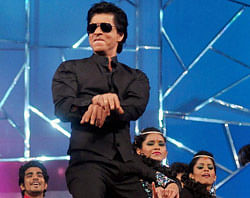 : Shah Rukh Khan performs at Mumbai Police Show UMANG 2013 at Andheri Sports Complex in Mumbai on Saturday. PTI Photo