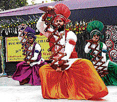 Grooves SGTB Khalsa College performed Haryanvi folk dances and the Bhangra