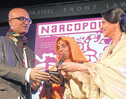 Jaipur festival: Jeet Thayil receives the  DSC Prize  for South Asian Literature from  Sharmila Tagore at the Jaipur Literature Festival in Jaipur on Friday. pti