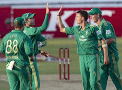 File photo - South Africa's Richard Levi, Farhaan Behardien, Dale Steyn and Chris Morris celebrate the wicket of New Zealand's Peter Fulton (not in picture) during a T20 international cricket match. Reuters