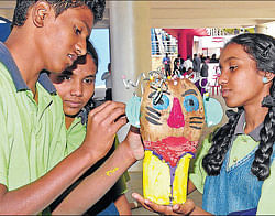 From wastage to usage: Children prepare an artefact from waste at the Wake Up, Clean Up Bengaluru programme organised at the Freedom Park on Tuesday. DH&#8200;Photo